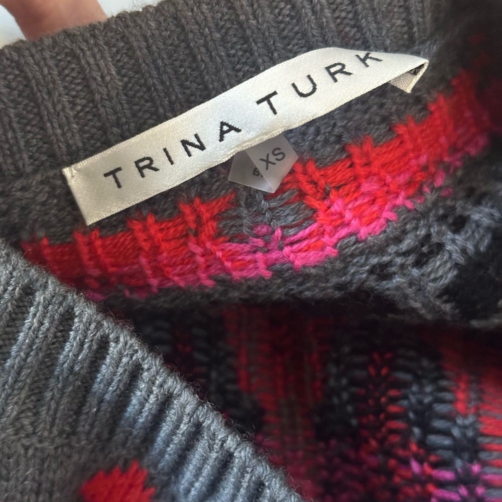 Trina Turk Gray Pink Red Geometric Crew Neck Sweater - Picture 4 of 5